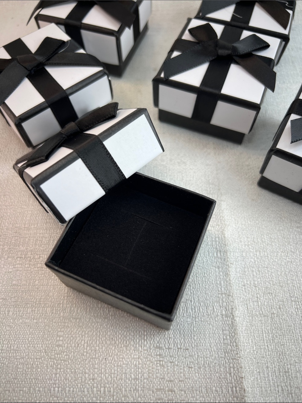Gift boxes for rings, black and white - Picture 2 of 4